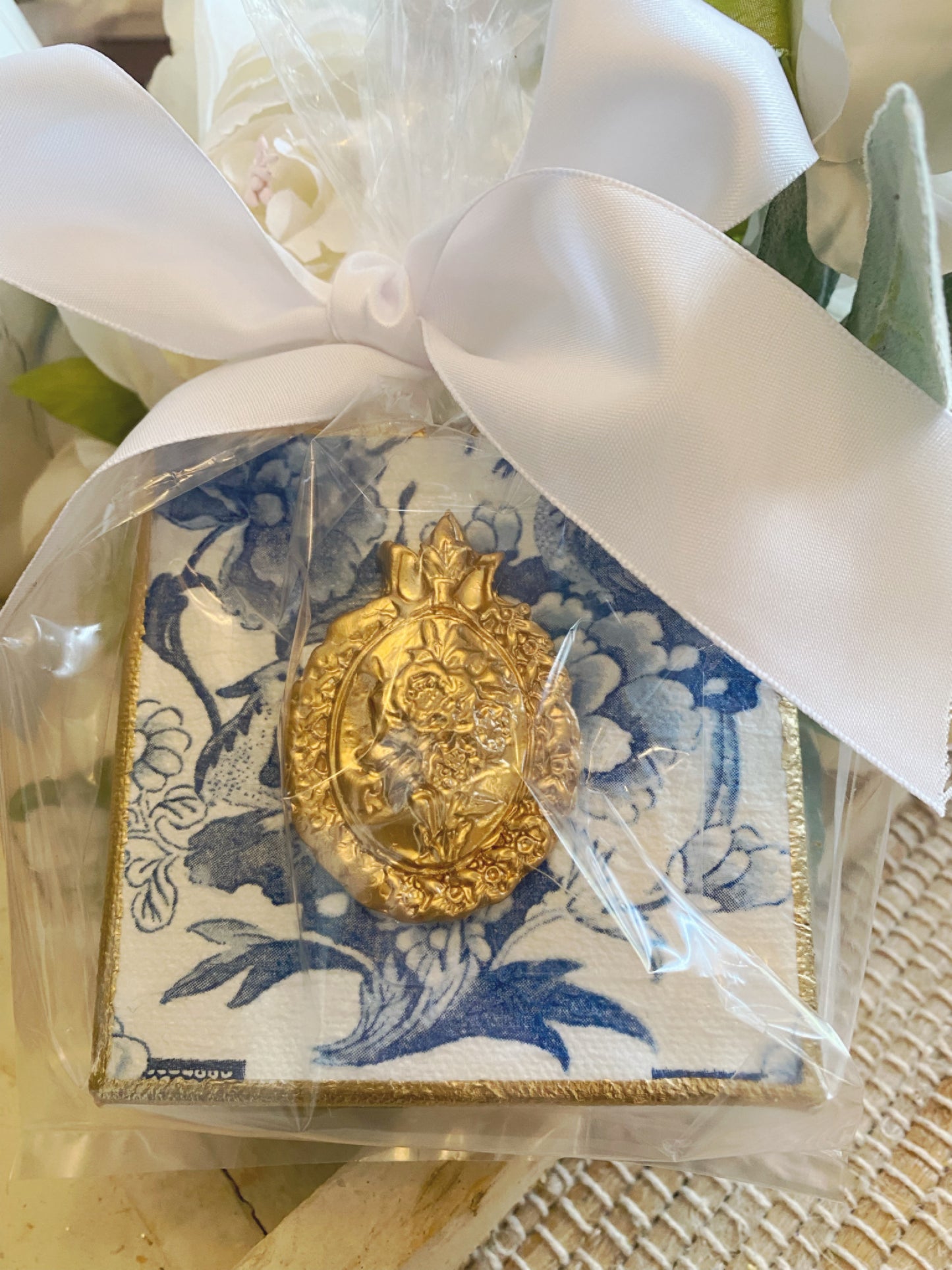 Chinoiserie Victorian Rose Bouquet Intaglio Canvas